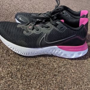 Nike renew women's running shoes